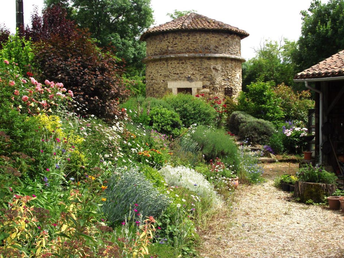 Menet Villa Montbron Exterior photo