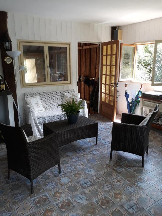 Menet Villa Montbron Exterior photo